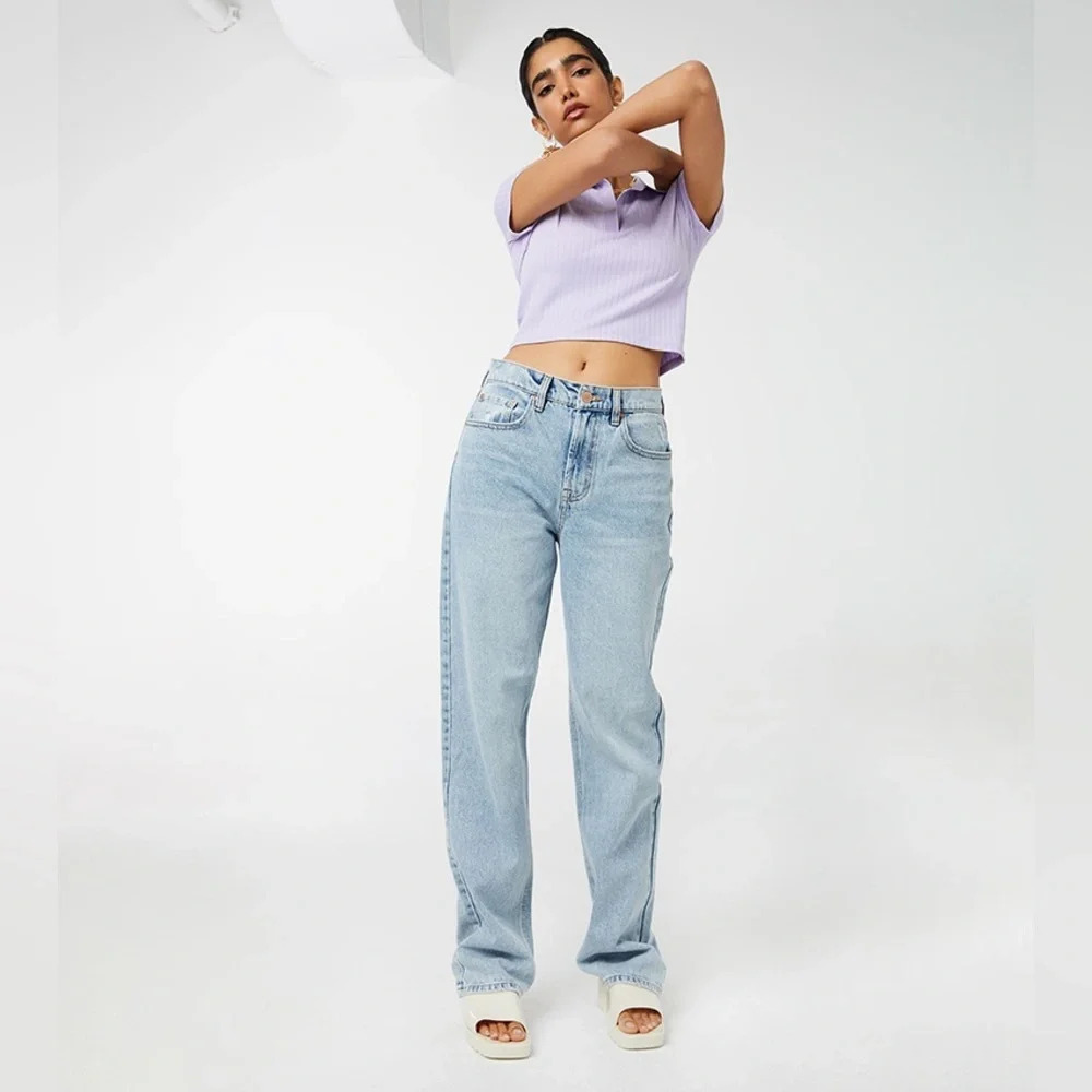 ARDENE A.C.W. STRAIGHT-LEG DENIM size 11= 30 Light wash